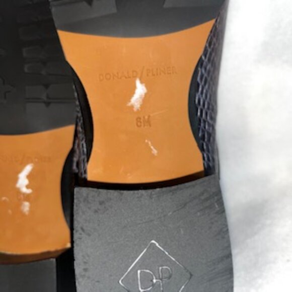 Donald Pliner Dyla Leather Chelsea Boots Size 6 Snake NEW - Picture 5 of 6